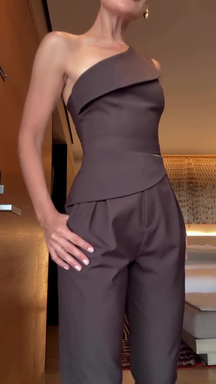 Elara Cross-Neck Set